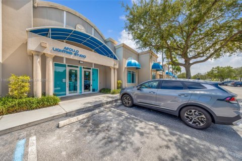 Commercial property in Dania Beach, Florida № 1825790 - photo 20