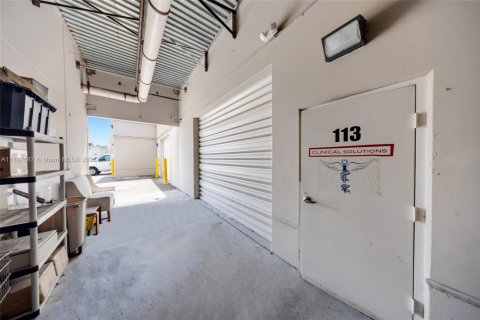 Commercial property in Dania Beach, Florida № 1825790 - photo 18