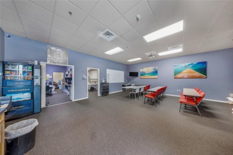 Commercial property in Dania Beach, Florida № 1825790 - photo 15