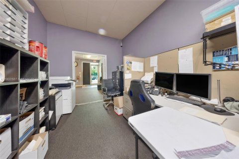 Commercial property in Dania Beach, Florida № 1825790 - photo 9