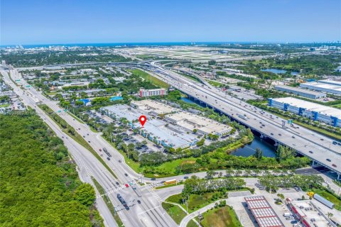Commercial property in Dania Beach, Florida № 1825790 - photo 25