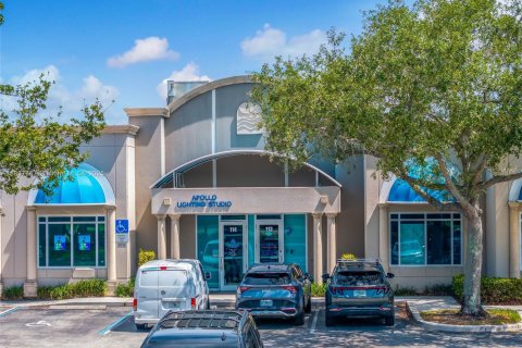 Commercial property in Dania Beach, Florida № 1825790 - photo 2