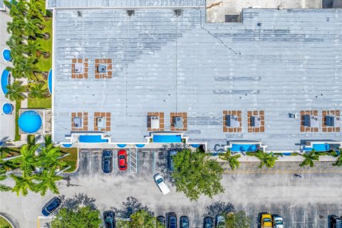 Commercial property in Dania Beach, Florida № 1825790 - photo 7