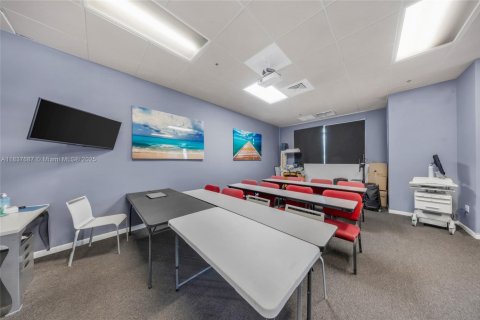 Commercial property in Dania Beach, Florida № 1825790 - photo 10
