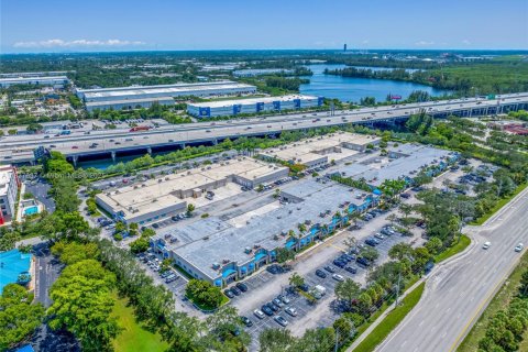 Commercial property in Dania Beach, Florida № 1825790 - photo 23