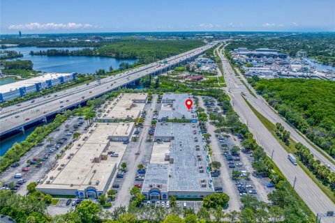 Commercial property in Dania Beach, Florida № 1825790 - photo 24