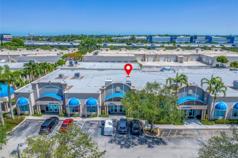 Commercial property in Dania Beach, Florida № 1825790 - photo 3