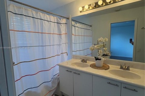 House in Weston, Florida 4 bedrooms, 193.98 sq.m. № 1953783 - photo 23