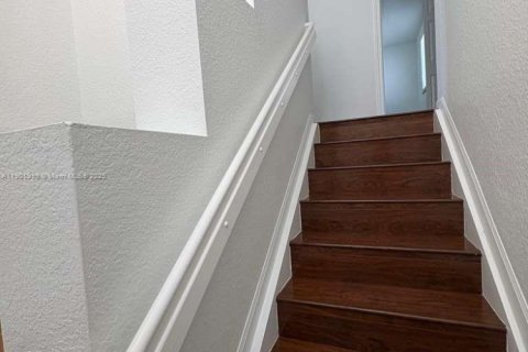 House in Weston, Florida 4 bedrooms, 193.98 sq.m. № 1953783 - photo 14