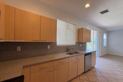 House in Weston, Florida 4 bedrooms, 193.98 sq.m. № 1953783 - photo 8