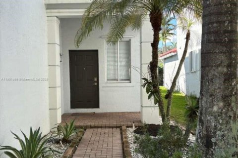 House in Weston, Florida 4 bedrooms, 193.98 sq.m. № 1953783 - photo 2