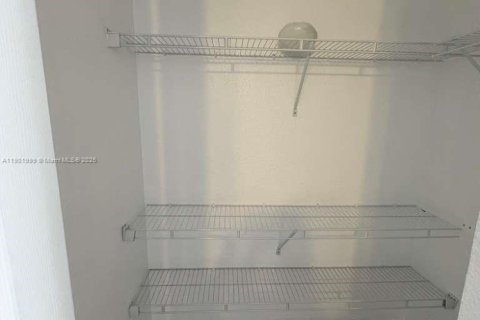 House in Weston, Florida 4 bedrooms, 193.98 sq.m. № 1953783 - photo 16