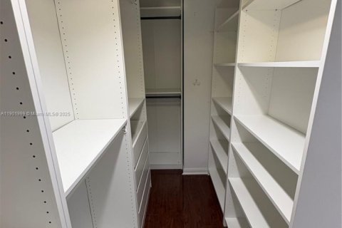 House in Weston, Florida 4 bedrooms, 193.98 sq.m. № 1953783 - photo 26