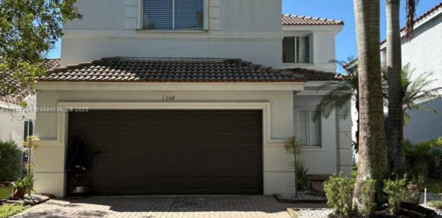 House in Weston, Florida 4 bedrooms, 193.98 sq.m. № 1953783