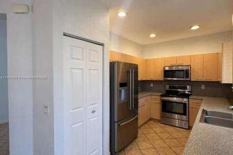 House in Weston, Florida 4 bedrooms, 193.98 sq.m. № 1953783 - photo 7