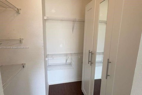 House in Weston, Florida 4 bedrooms, 193.98 sq.m. № 1953783 - photo 18