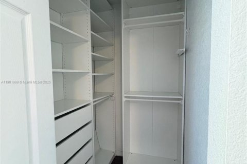 House in Weston, Florida 4 bedrooms, 193.98 sq.m. № 1953783 - photo 25