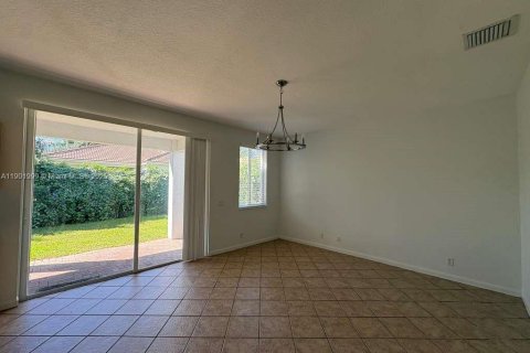 House in Weston, Florida 4 bedrooms, 193.98 sq.m. № 1953783 - photo 5