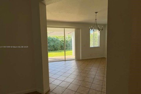 House in Weston, Florida 4 bedrooms, 193.98 sq.m. № 1953783 - photo 9