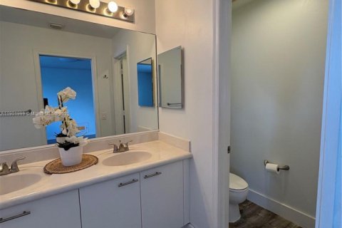 House in Weston, Florida 4 bedrooms, 193.98 sq.m. № 1953783 - photo 24