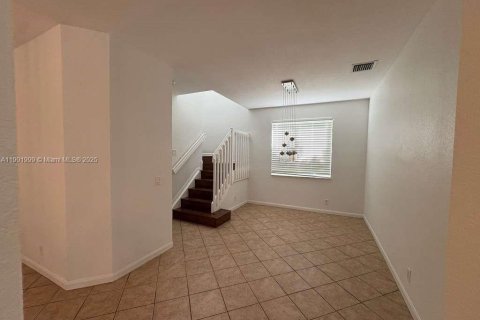 House in Weston, Florida 4 bedrooms, 193.98 sq.m. № 1953783 - photo 10