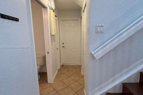 House in Weston, Florida 4 bedrooms, 193.98 sq.m. № 1953783 - photo 12