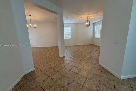 House in Weston, Florida 4 bedrooms, 193.98 sq.m. № 1953783 - photo 4