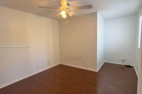 House in Weston, Florida 4 bedrooms, 193.98 sq.m. № 1953783 - photo 15