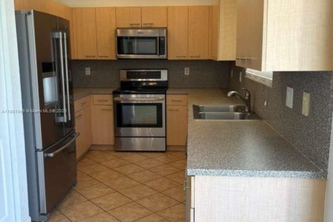 House in Weston, Florida 4 bedrooms, 193.98 sq.m. № 1953783 - photo 6