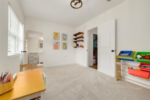 House in Saint Petersburg, Florida 3 bedrooms, 133.59 sq.m. № 2425238 - photo 12