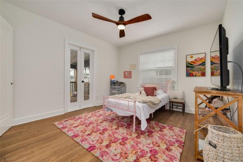 House in Saint Petersburg, Florida 3 bedrooms, 133.59 sq.m. № 2425238 - photo 14