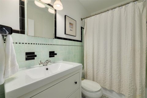House in Saint Petersburg, Florida 3 bedrooms, 133.59 sq.m. № 2425238 - photo 16