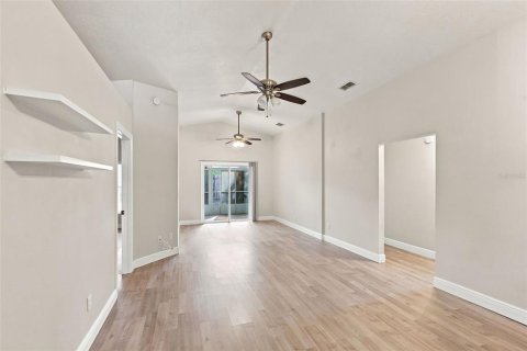 Villa ou maison à vendre à Orlando, Floride: 3 chambres, 122.45 m2 № 2355078 - photo 11