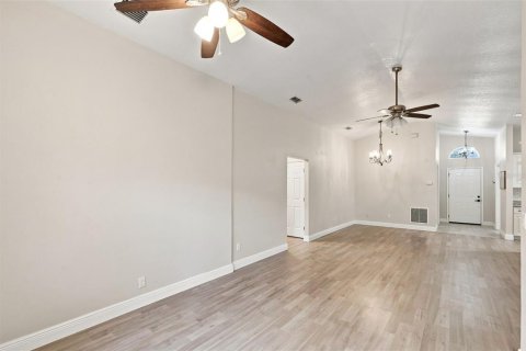Villa ou maison à vendre à Orlando, Floride: 3 chambres, 122.45 m2 № 2355078 - photo 13
