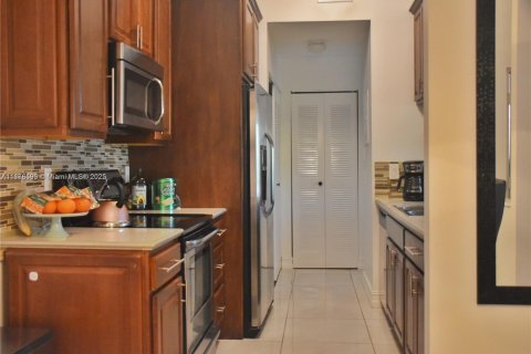 Condominio en alquiler en Miami, Florida, 2 dormitorios, 99.87 m2 № 1927359 - foto 7
