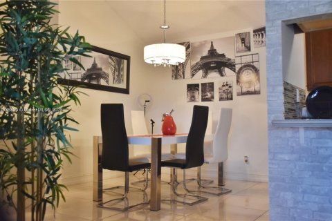 Copropriété à louer à Miami, Floride: 2 chambres, 99.87 m2 № 1927359 - photo 6