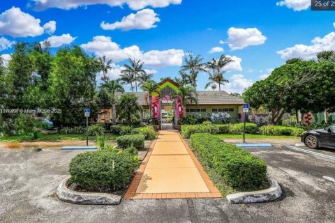 Copropriété à louer à Miami, Floride: 2 chambres, 99.87 m2 № 1927359 - photo 13