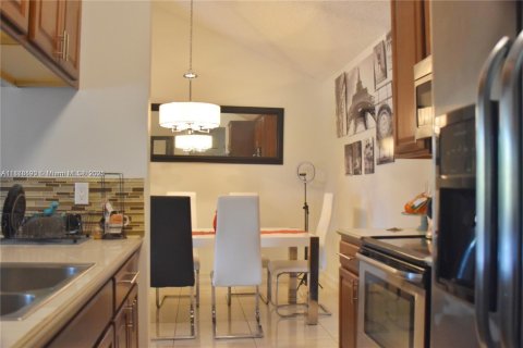 Copropriété à louer à Miami, Floride: 2 chambres, 99.87 m2 № 1927359 - photo 8