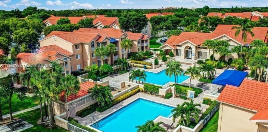 Condominio en Miami, Florida, 2 dormitorios № 1927359