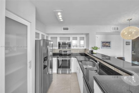 Condominio en alquiler en Miami Beach, Florida, 2 dormitorios, 101.26 m2 № 2023457 - foto 10