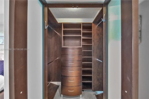 Condominio en alquiler en Miami Beach, Florida, 2 dormitorios, 101.26 m2 № 2023457 - foto 14