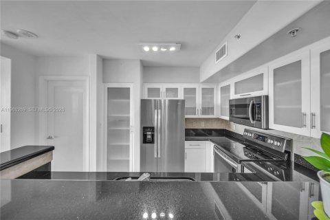 Condominio en alquiler en Miami Beach, Florida, 2 dormitorios, 101.26 m2 № 2023457 - foto 11