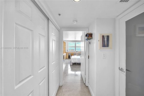 Condominio en alquiler en Miami Beach, Florida, 2 dormitorios, 101.26 m2 № 2023457 - foto 16