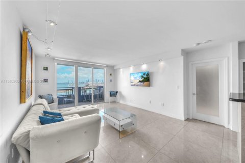 Condominio en alquiler en Miami Beach, Florida, 2 dormitorios, 101.26 m2 № 2023457 - foto 2