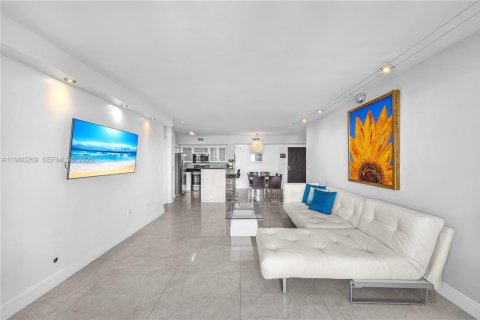Condominio en alquiler en Miami Beach, Florida, 2 dormitorios, 101.26 m2 № 2023457 - foto 7