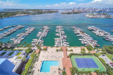 Condominio en alquiler en Miami Beach, Florida, 2 dormitorios, 101.26 m2 № 2023457 - foto 21