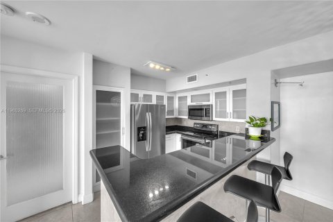 Condominio en alquiler en Miami Beach, Florida, 2 dormitorios, 101.26 m2 № 2023457 - foto 9
