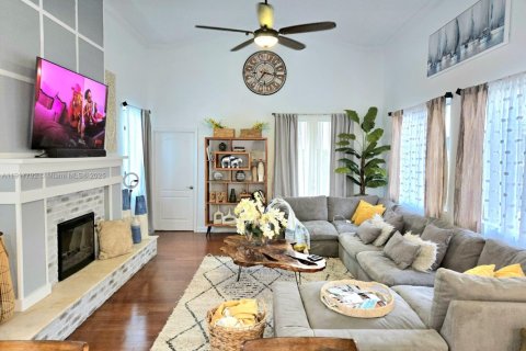 Casa en venta en Homestead, Florida, 5 dormitorios, 331.38 m2 № 2017015 - foto 15