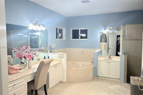 Casa en venta en Homestead, Florida, 5 dormitorios, 331.38 m2 № 2017015 - foto 26