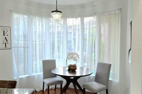 Casa en venta en Homestead, Florida, 5 dormitorios, 331.38 m2 № 2017015 - foto 29